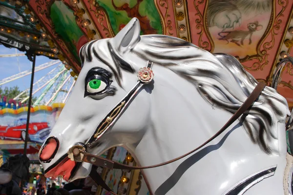 Лошадь Карусели Ночном Парке — стоковое фото