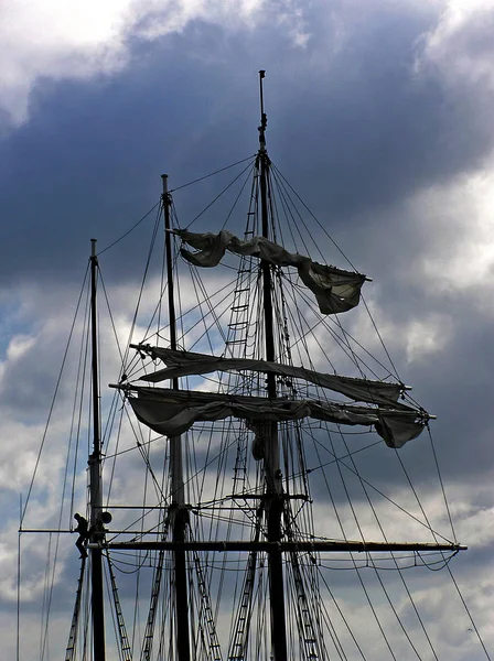 Mast Van Een Zeilschip Haven Van Stad — Stockfoto