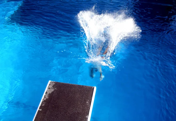 Piscina Con Acqua Blu — Foto Stock