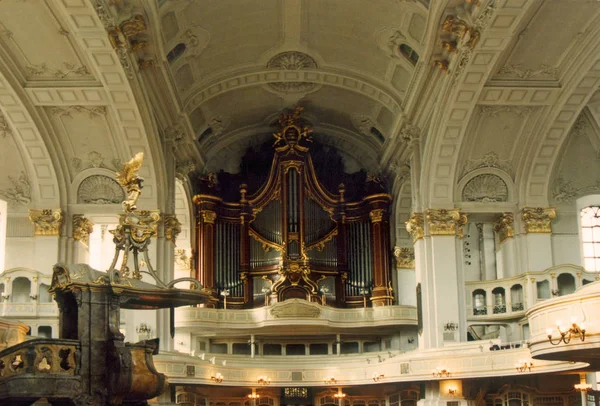 Szenischer Blick Auf Die Christliche Kirchenarchitektur — Stockfoto