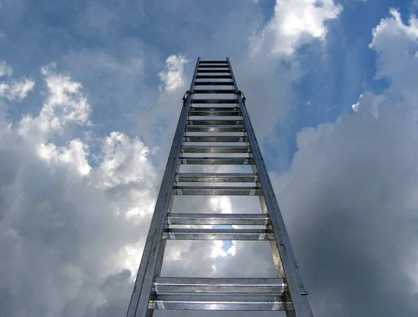 Escadas Com Fundo Céu — Fotografia de Stock