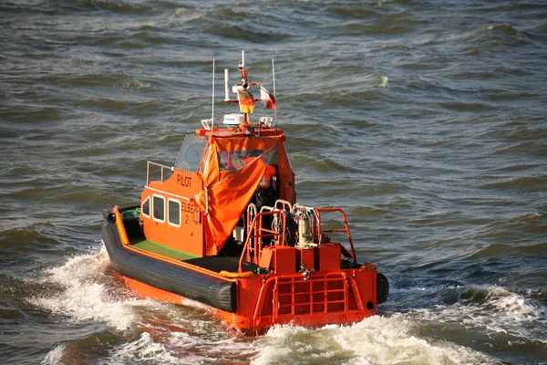 Skyttel Båt Samma Piloter Utanför Hamnen Cuxhaven — Stockfoto