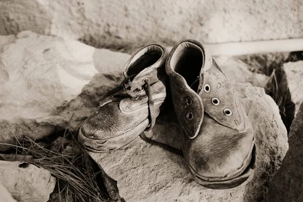 Par Zapatos Rústicos Antiguos Cerca Toma Papel Tapiz Digital —  Fotos de Stock