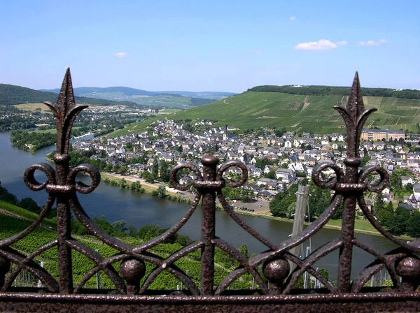 Una Vista Bernkastel Kues Dalla Terra Burg Chiuso — Foto Stock