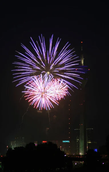 Fyrverkerier Rheinkirmes Düsseldorf — Stockfoto