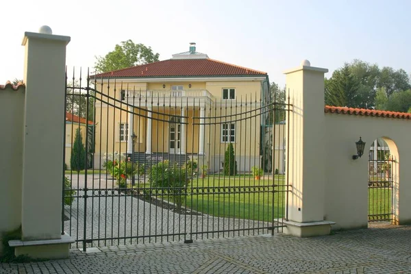 Old Building Gate — Stock Photo, Image