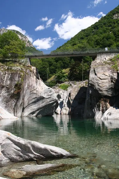 Malerischer Blick Auf Majestätische Landschaft Mit Wasserfall — Stockfoto