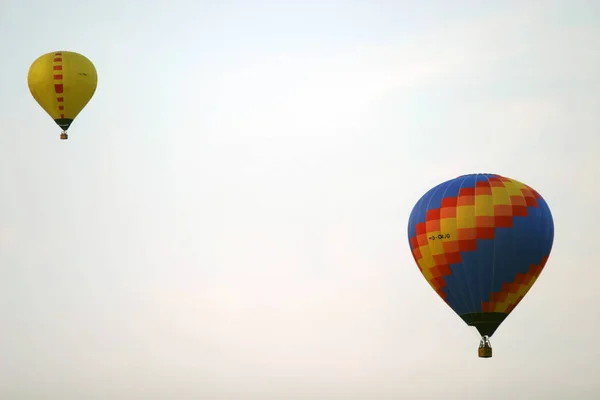 Färgglada Ballonger Med Himmel — Stockfoto