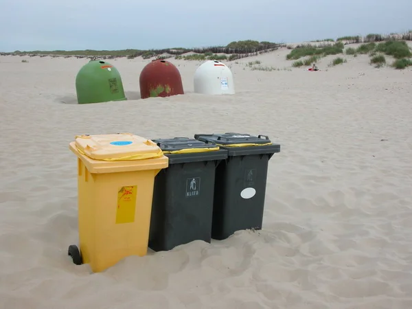 Waste Bins Beach — Stock Photo, Image