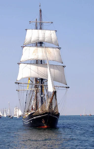 Segelboot Meerwasser — Stockfoto