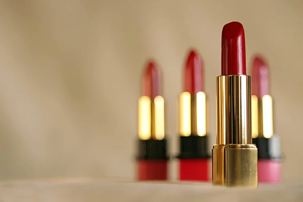 Wanita Membuat Lipstik — Stok Foto