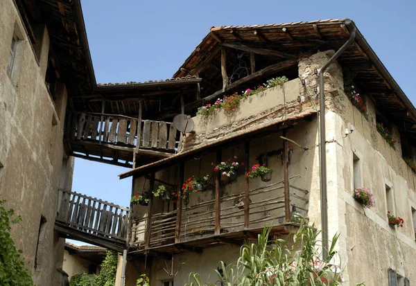 Παραδοσιακό Σπίτι Ticino Στην Καρόνα Καρόνα Είναι Ένα Χωριό Σχεδόν — Φωτογραφία Αρχείου