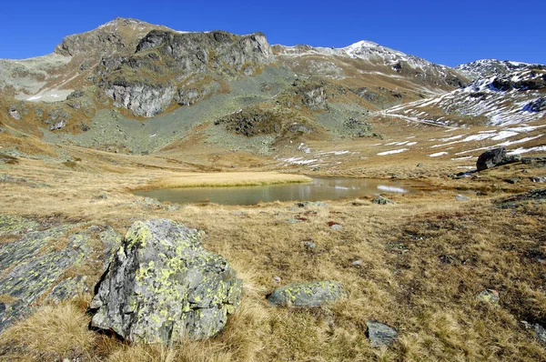 Ορεινή Λίμνη Κάτω Από Rothorn Και Bela Tola Valais Ελβετία — Φωτογραφία Αρχείου