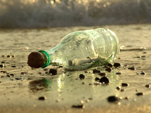 Butelka Wiadomości Piaszczystej Plaży Tropikalnej — Zdjęcie stockowe