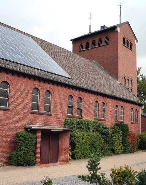 Igreja Com Sistema Fotovoltaico — Fotografia de Stock