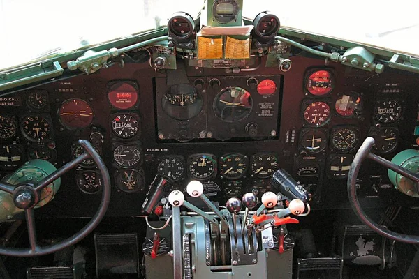 パイロットスペース ダグラスC 47Bダコタ航空機 — ストック写真