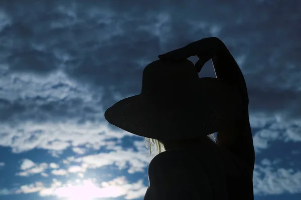 Silhouette Une Femme Chapeau Noir — Photo