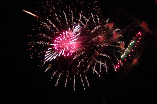 Explodierendes Buntes Feuerwerk Himmel — Stockfoto