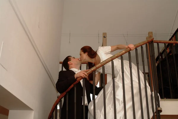 Esküvő Menyasszony Pár Lépcsőn — Stock Fotó