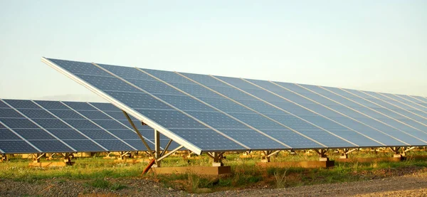 Güneş Enerjisi Ortamı Elektrik Gücü — Stok fotoğraf