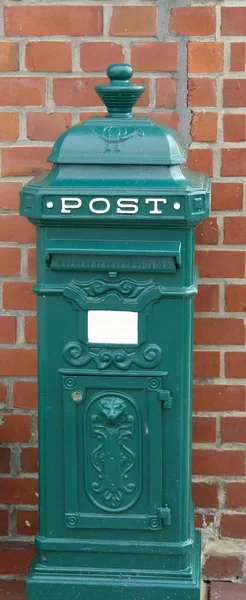 Старый Почтовый Ящик Фоне Стены — стоковое фото