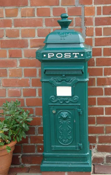 Starý Poštovní Schránka Pozadí Zdi — Stock fotografie