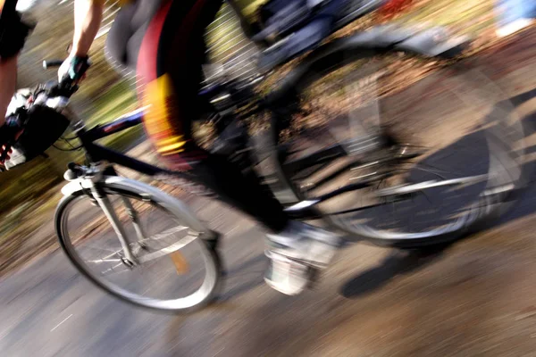 Θολή Κίνηση Θόλωμα Του Ποδηλάτου Στην Πόλη — Φωτογραφία Αρχείου