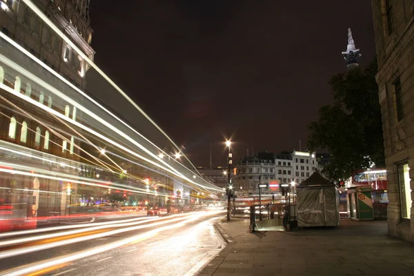 Lange Blootstelling Londen Hectisch Verkeer Buurt Van Trafalgar Square — Stockfoto