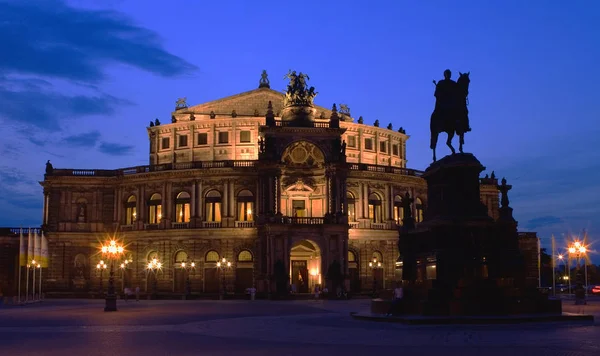 Visão Noturna Sobre Theaterplatz Estátua Equestre Rei John Saxônia Semperoper — Fotografia de Stock