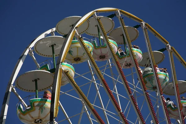 Carrusel Rueda Del Ferris Parque Atracciones —  Fotos de Stock