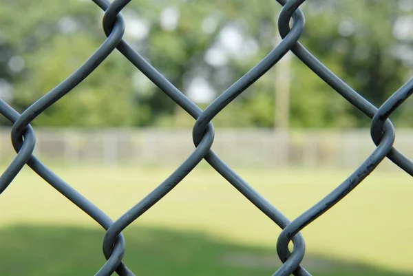 Close Van Een Metalen Ketting Aan Het Hek — Stockfoto