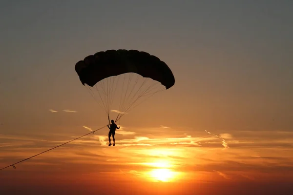 跳伞夏季运动 — 图库照片
