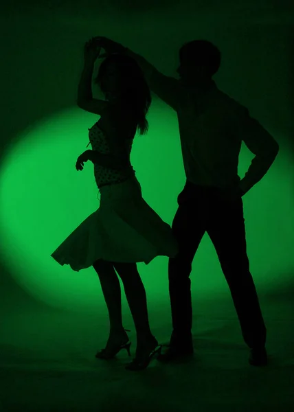 Silhouette Young Couple Dancing Black Background — Stock Photo, Image