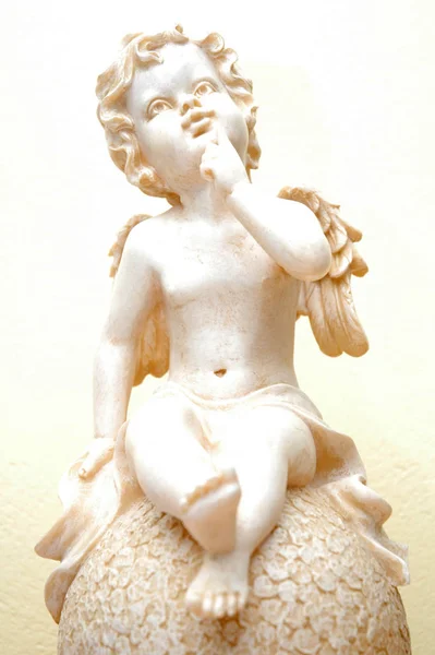 天使の形をしたヴィンテージ像の閉鎖 — ストック写真