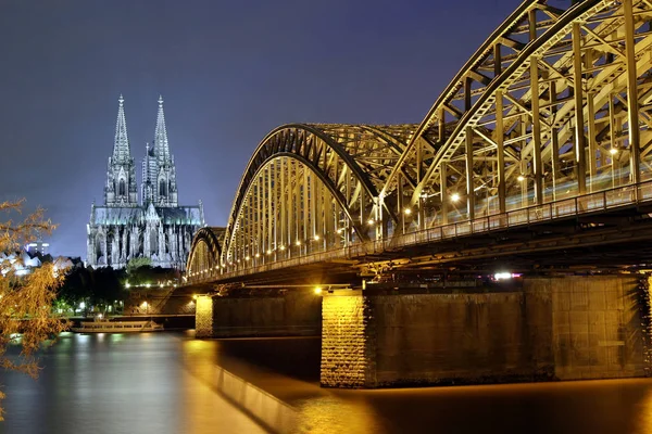 Catedral Colonia Puente Hohenzollern —  Fotos de Stock