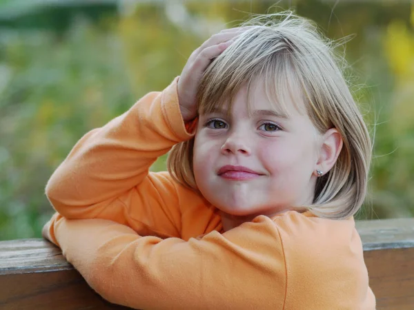 Vista Panorámica Del Niño Pequeño Lindo — Foto de Stock