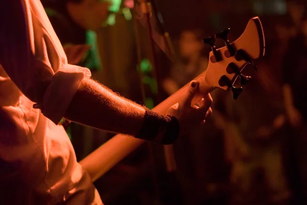 Close Van Muzikant Spelen Gitaar — Stockfoto