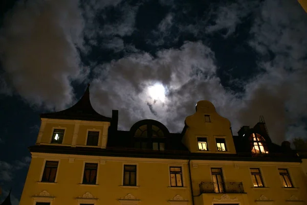 Cielo Sobre Munich Levantado Por Tarde Bajo Luna Llena — Foto de Stock
