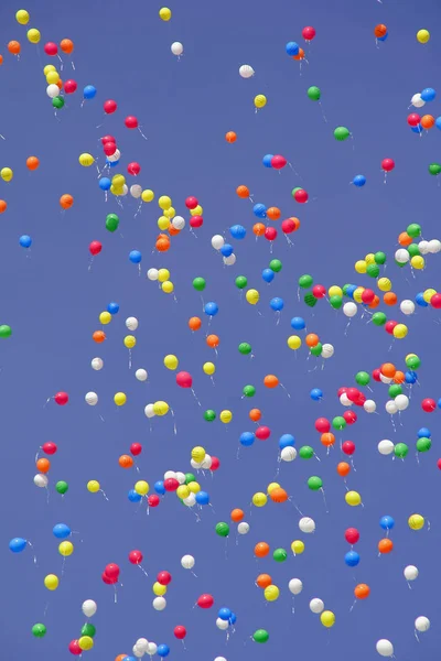 Bunte Luftballons Steigen Den Himmel — Stockfoto