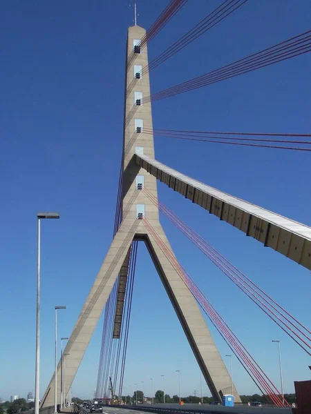 Düsseldorfban Bolhás Híd Hídoszlopa Állványzattal Kábeleken — Stock Fotó