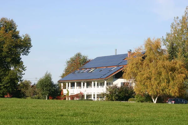 Een Uitzicht Een Groot Huis Het Park — Stockfoto