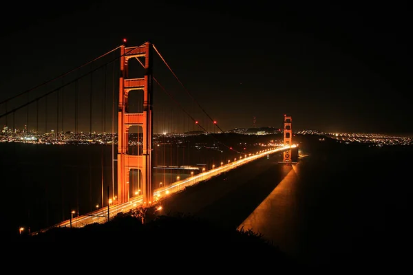 Geceleri Golden Gate Köprüsü — Stok fotoğraf