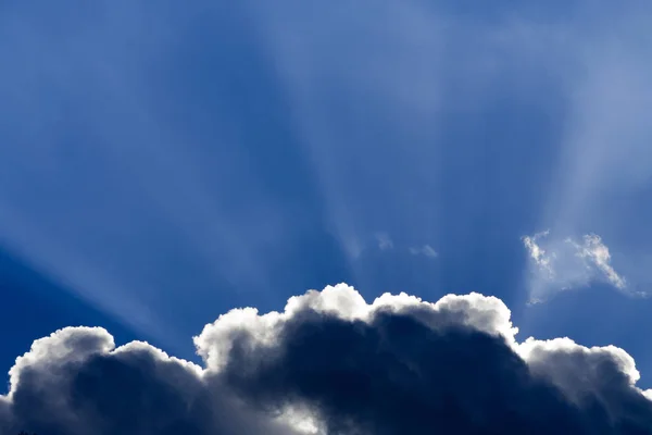 Céu Azul Com Nuvens — Fotografia de Stock