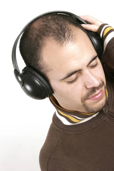 Giovane Che Ascolta Musica Con Cuffie — Foto Stock