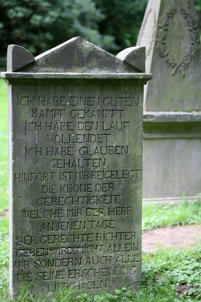 Grabstein Auf Einem Alten Friedhof — Stockfoto