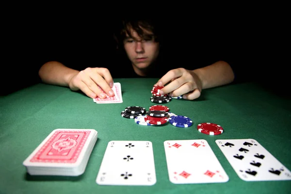 Giocatore Poker Con Fiches Carte — Foto Stock