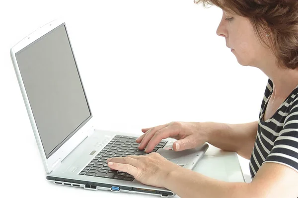 Mulher Usando Computador Portátil — Fotografia de Stock