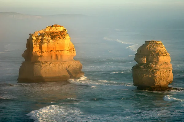 寒い季節のための少し暖かさ Ngreat海の道 オーストラリア 12使徒 — ストック写真