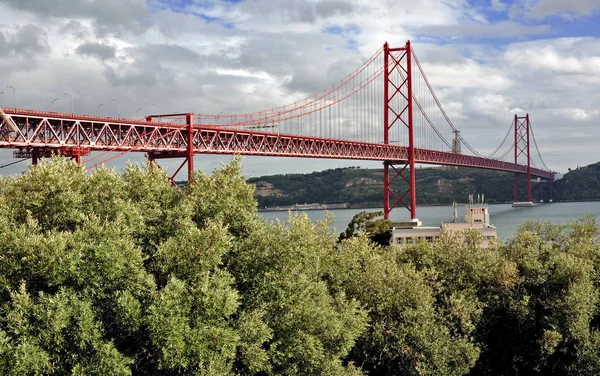 Puente Abril — Foto de Stock