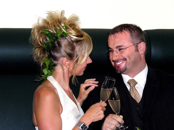 Happy Young Bridal Couple — Stock Photo, Image